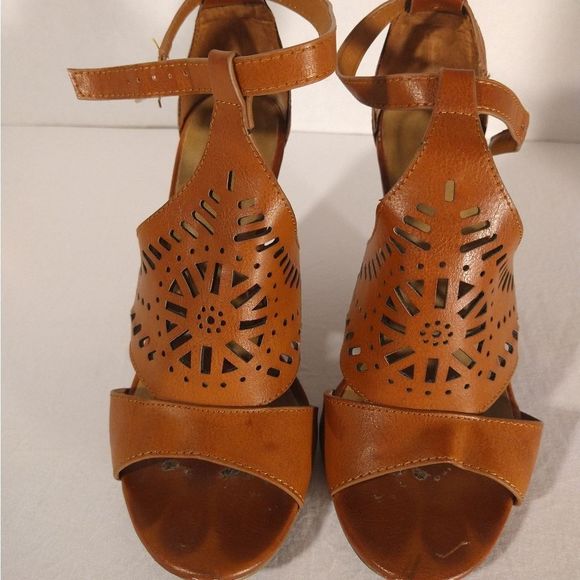 Chestnut Brown Peep Toe Heels Ankle Strap with Silver Buckle 4.5 in. heel Size 6 - Picture 2 of 5